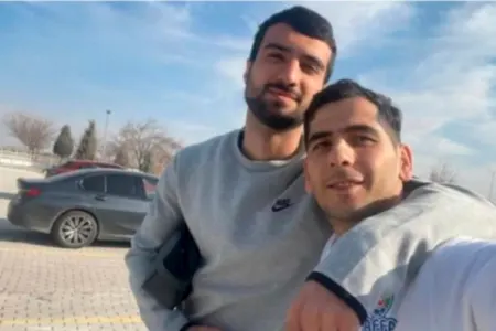 “Saçlarımı da ona görə sarıya boyamışdım...” - Mahir Emreli