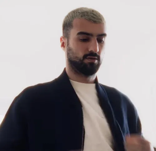 “Saçlarımı da ona görə sarıya boyamışdım...” - Mahir Emreli