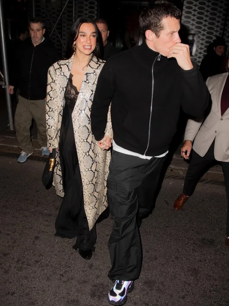 Dua Lipa və nişanlısı əl-ələ görüntüləndi