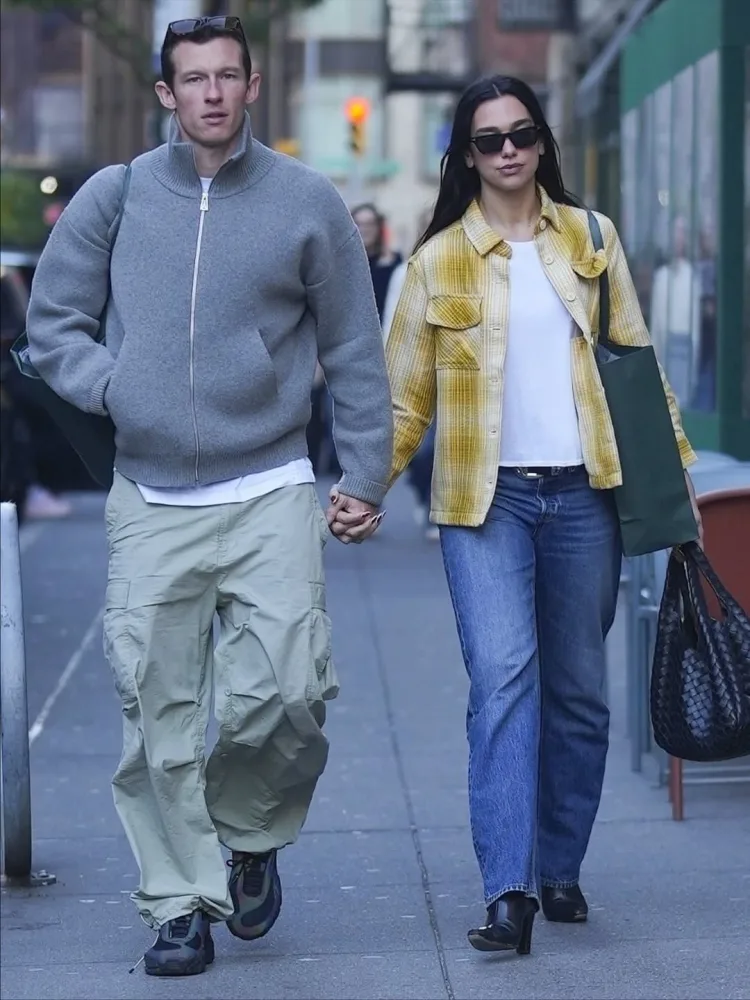 Dua Lipa və nişanlısı əl-ələ görüntüləndi