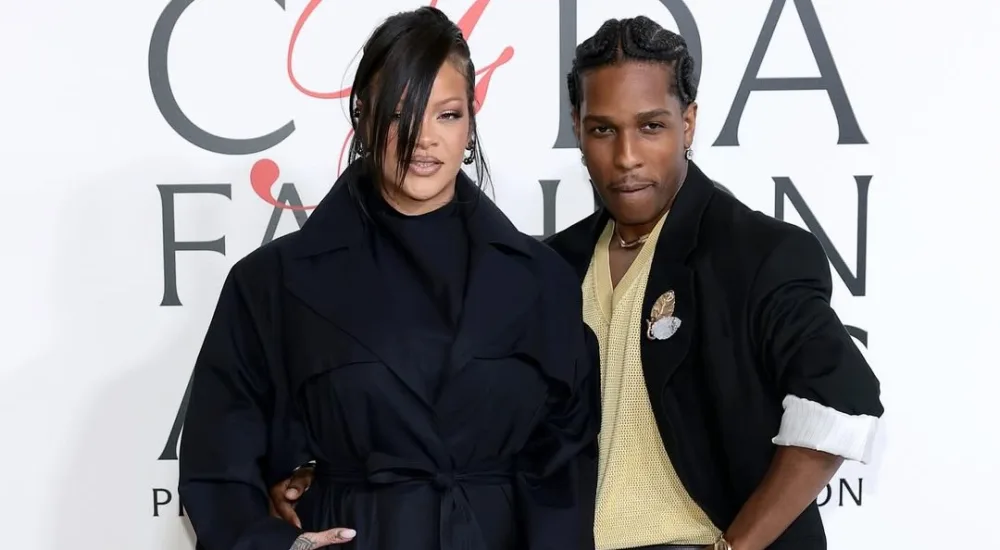 Rihanna ana olduqdan sonra ilk dəfə görüntüləndi