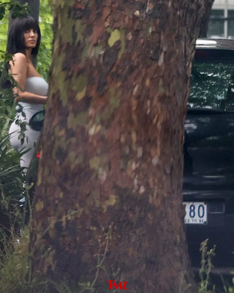 Ailəsini ziyarət edən Bianka tərzi ilə müzakirə yaratdı