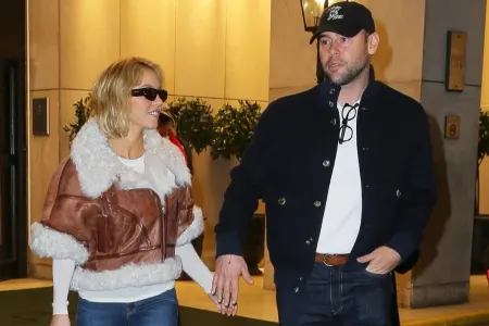 Sidney Svini sevgilisi ilə əl-ələ görüntüləndi