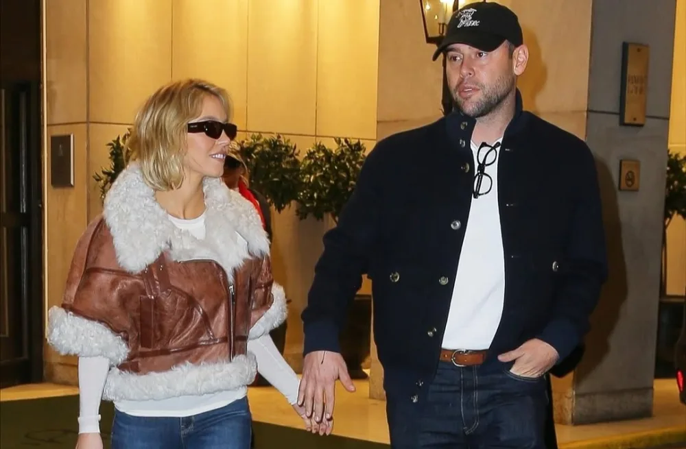 Sidney Svini sevgilisi ilə əl-ələ görüntüləndi