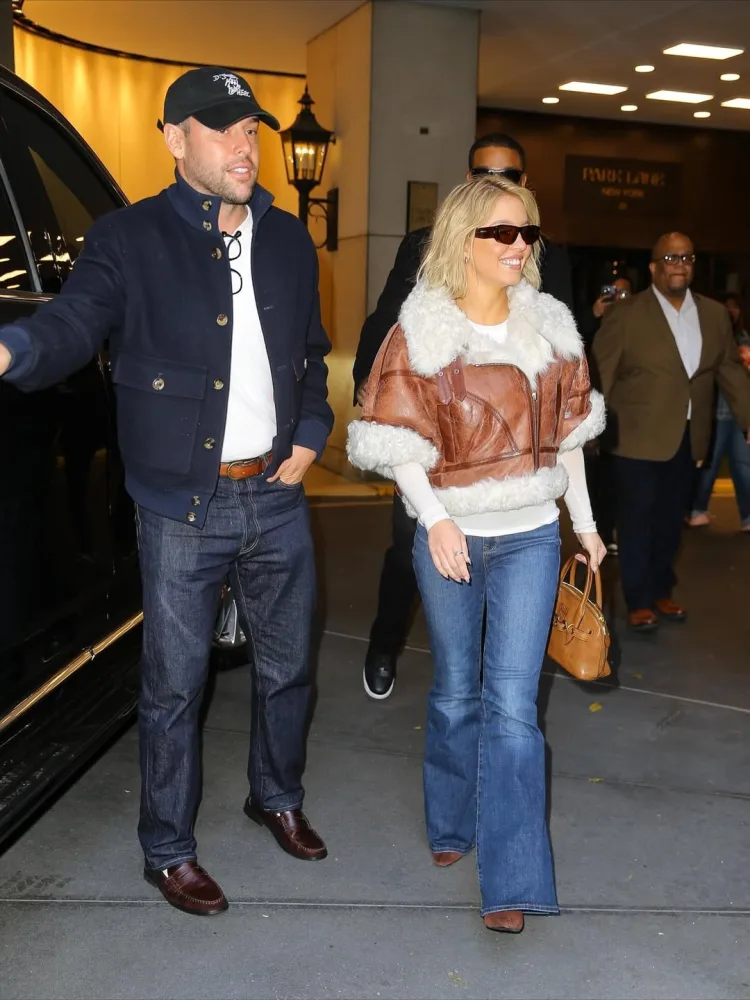 Sidney Svini sevgilisi ilə əl-ələ görüntüləndi