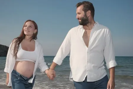 Məşhur cütlüyün qızı dünyaya gəldi