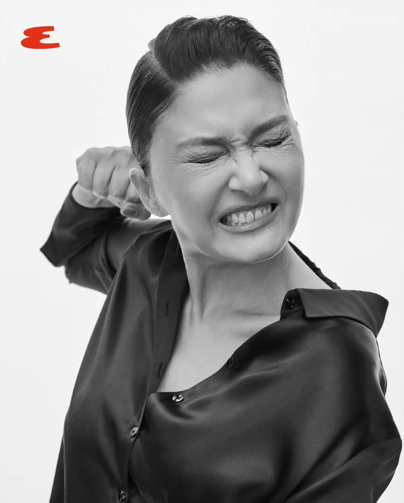 Nurgül Yeşilçay kamera qarşısında