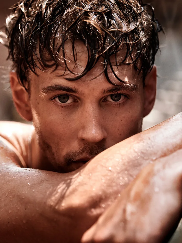 Austin Batlerdən yarıçılpaq fotolar