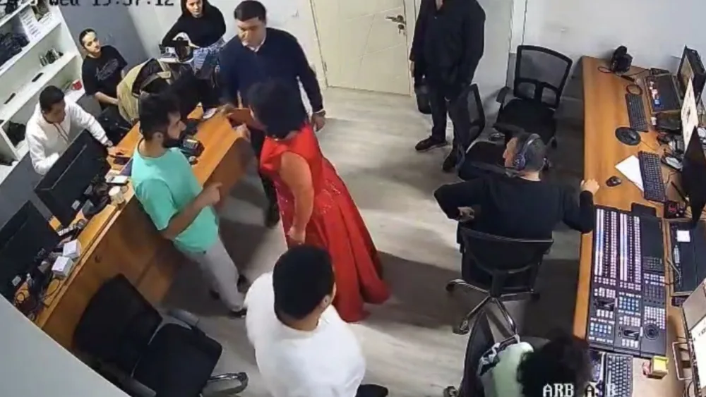 Aşıq Telli ARB-nin əməkdaşına hücum etdi