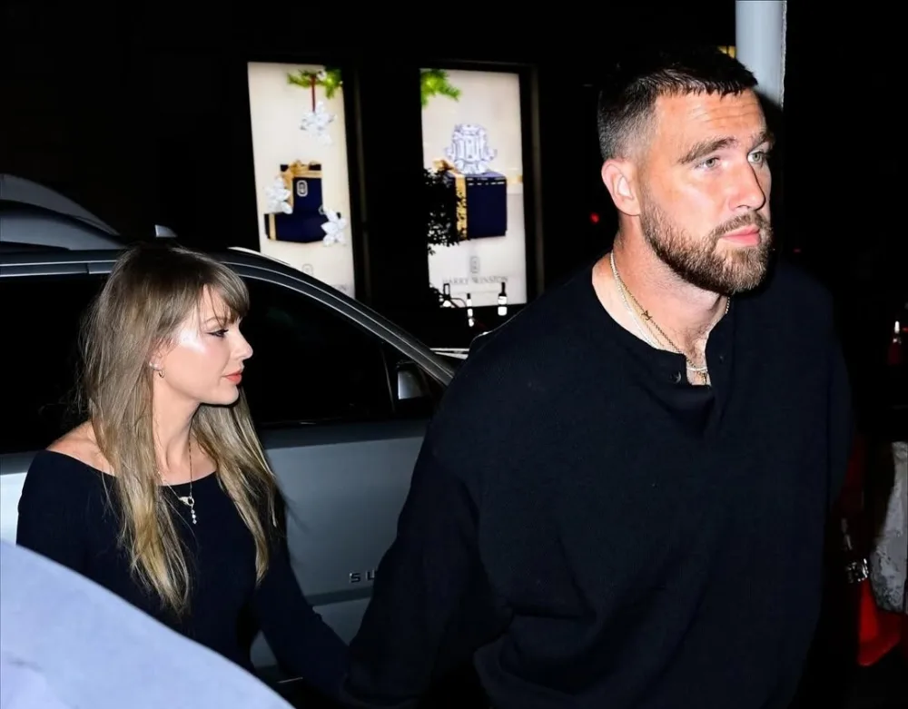 Teylor Svift nişanlısı ilə görüntüləndi