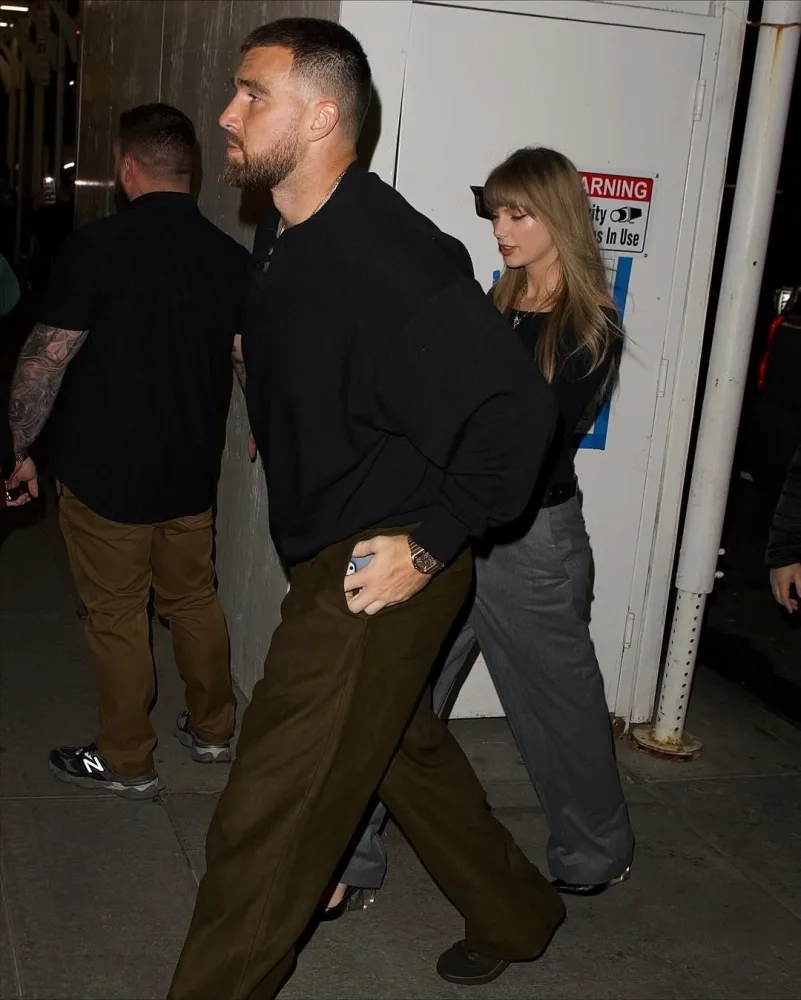 Teylor Svift nişanlısı ilə görüntüləndi