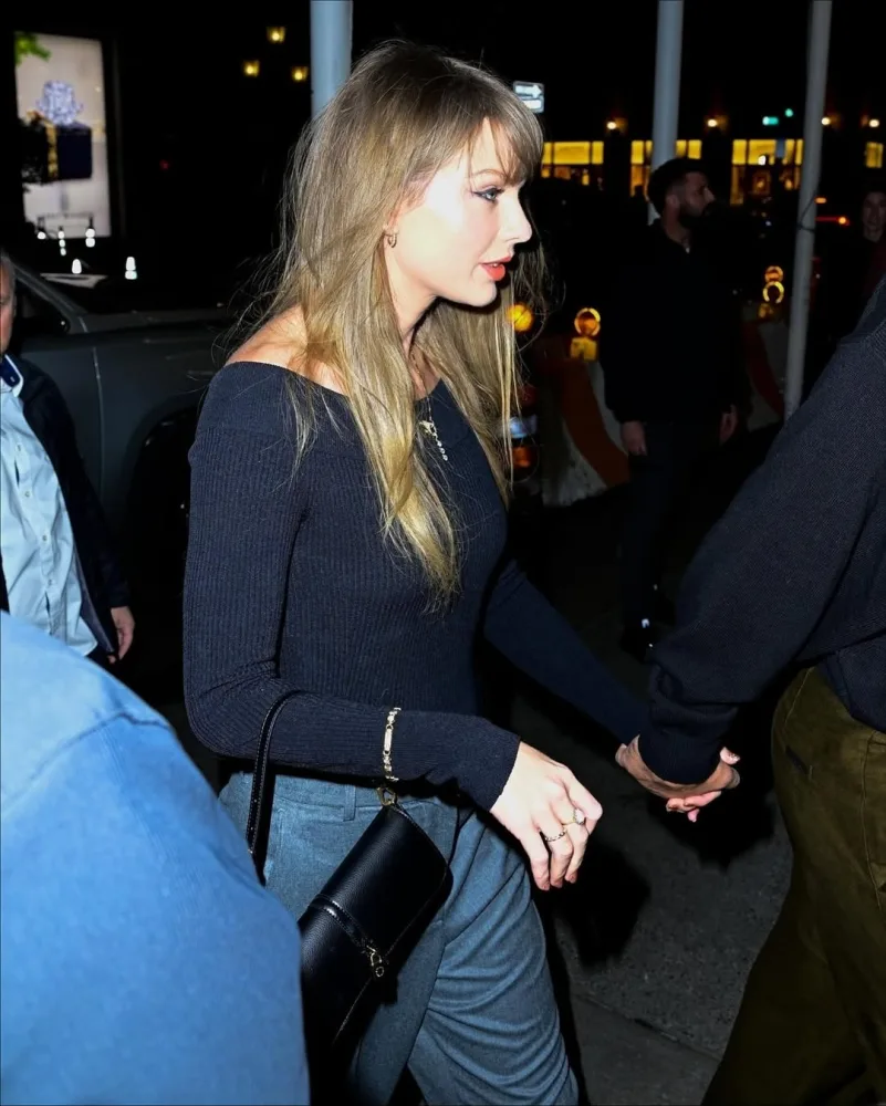 Teylor Svift nişanlısı ilə görüntüləndi