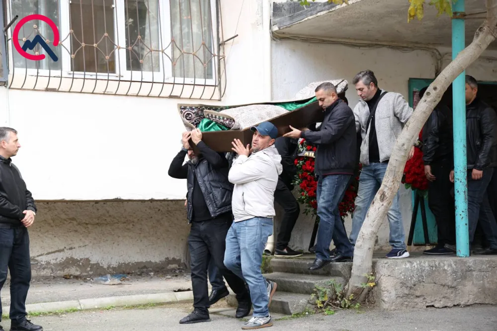 Vahid Əliyev dəfn olundu - Fotolar - Yenilənib