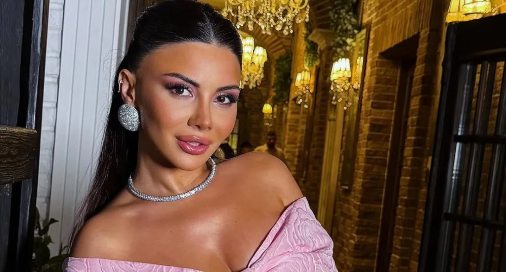 Aysel anasını belə təbrik etdi