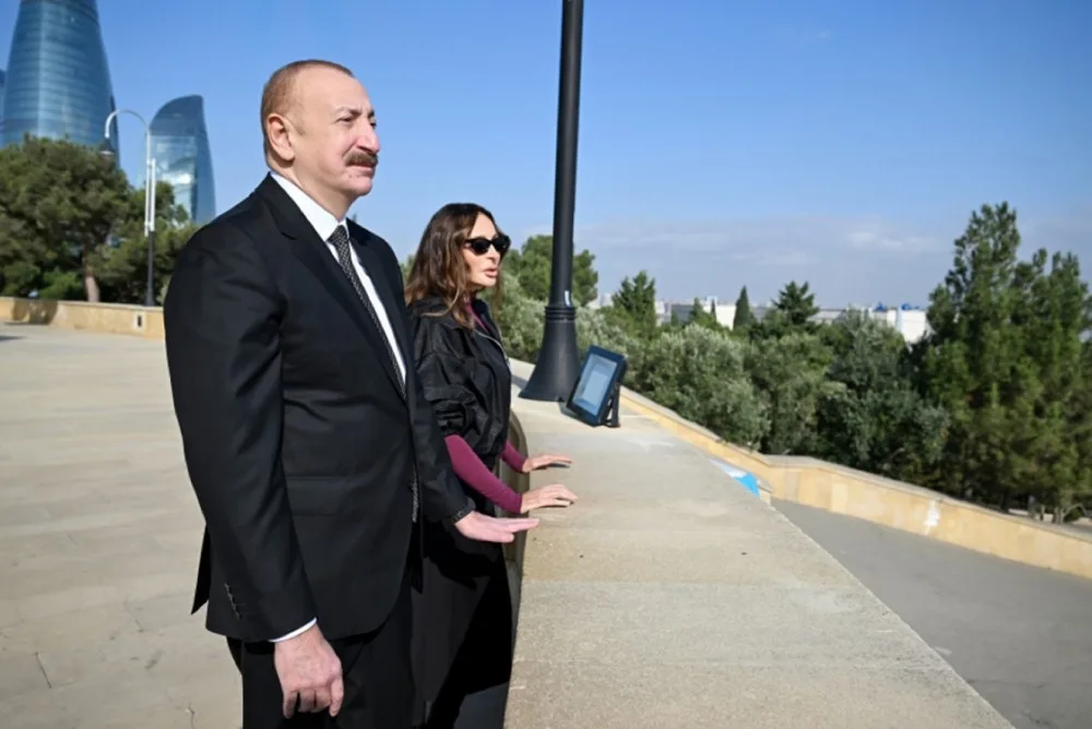 Prezidentlə xanımı Şəhidlər xiyabanında - Fotolar