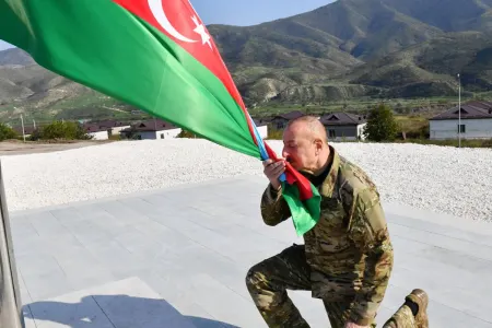 “Qaldırdığım bayraq, eşq olsun!” - Video