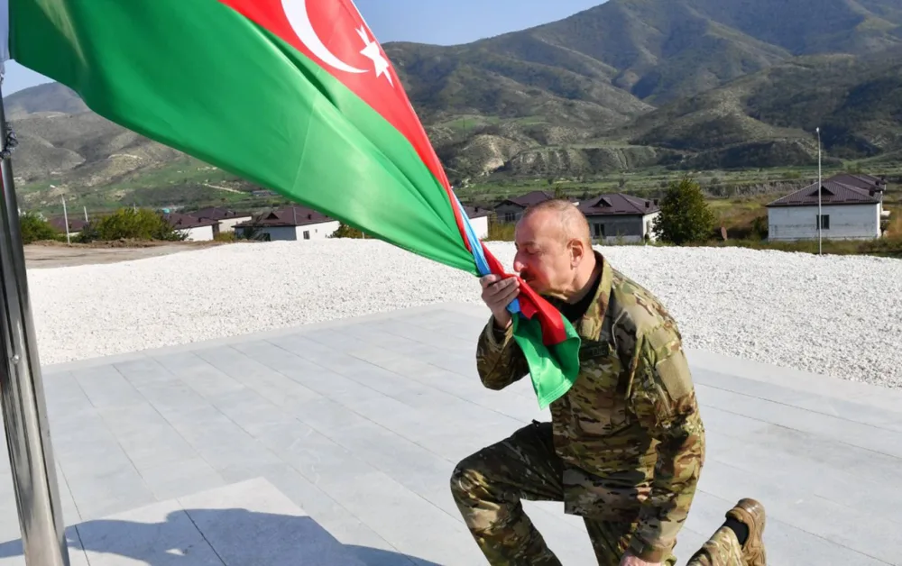 “Qaldırdığım bayraq, eşq olsun!” - Video