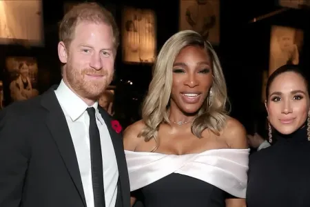 Prens Herri və Meqan dostlarının qala gecəsində görüntüləndi