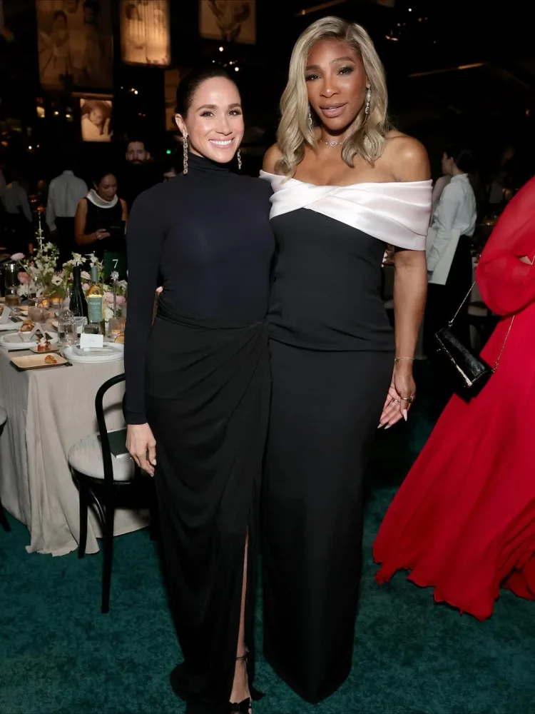 Prens Herri və Meqan dostlarının qala gecəsində görüntüləndi