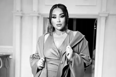 Xatirə İslam müəlliminin məzarını ziyarət etdi