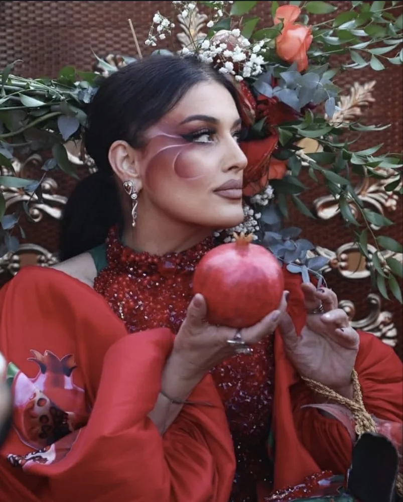 Fərqli geyim və obrazı ilə diqqət çəkdi