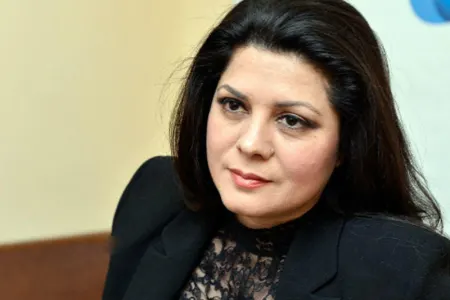 ““Quran-i Kərim” gətirin, əlimi basım” - Efirdə özündən çıxdı