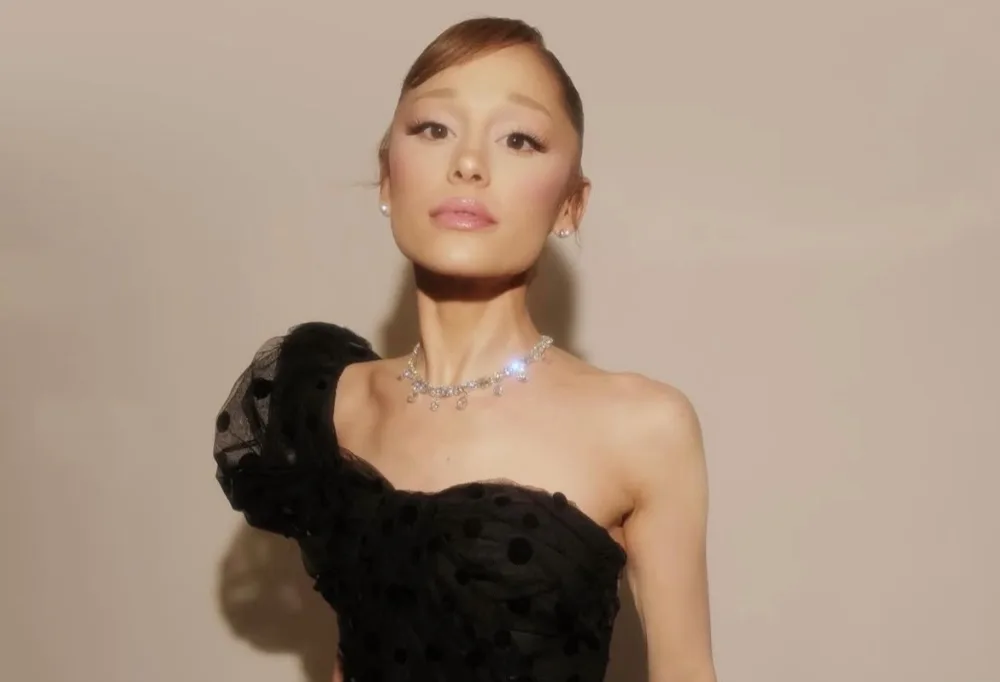 Ariana Qrande çətin anlar yaşayıb