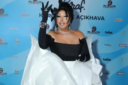 Bülent Ersoy evli sevgilisi ilə görüntüləndi