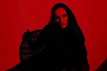 Dilarədən sürpriz tərz: “Mamma mafia” 