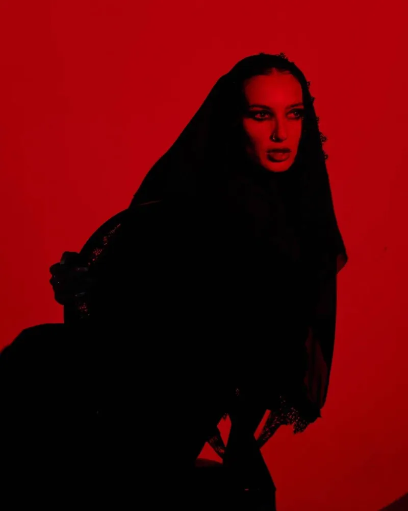 Dilarədən sürpriz tərz: “Mamma mafia” 