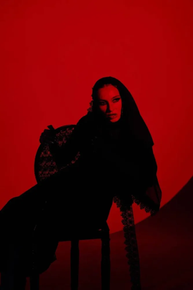 Dilarədən sürpriz tərz: “Mamma mafia” 