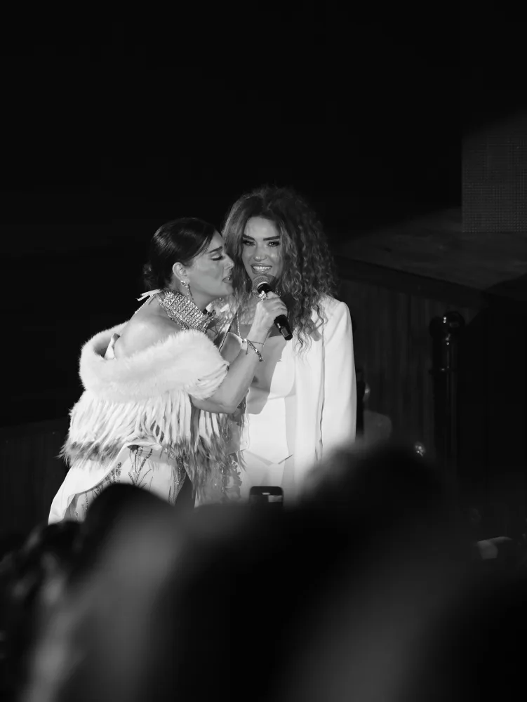 Çinarə ilk konsertini verdi