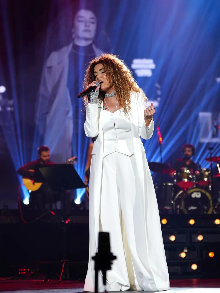 Çinarə ilk konsertini verdi