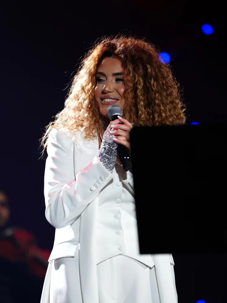 Çinarə ilk konsertini verdi