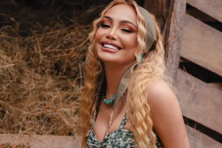 “Şou-biznes haqda kitab yazmaq istəyirəm”