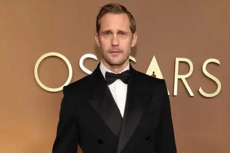 Aktyor qırmızı dırnaq boyası ilə gündəm oldu