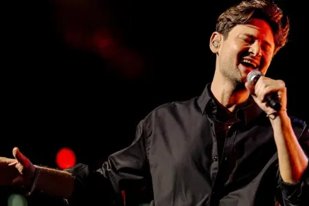 Eldar Xumar Qədimovanın mahnısını ifa etdi