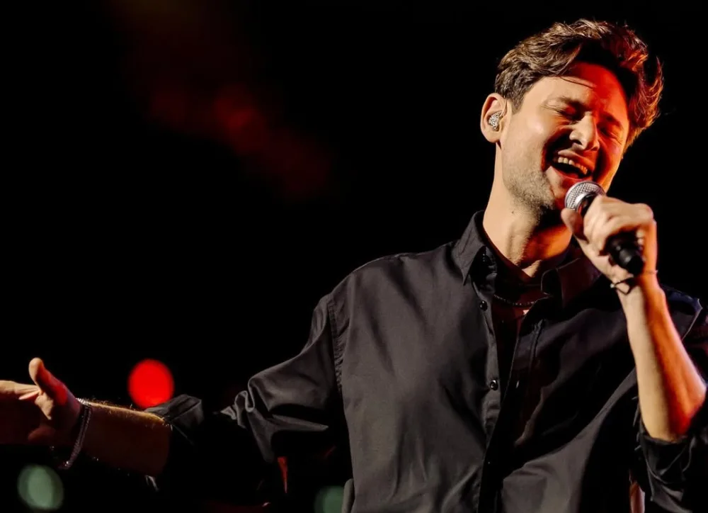 Eldar Xumar Qədimovanın mahnısını ifa etdi