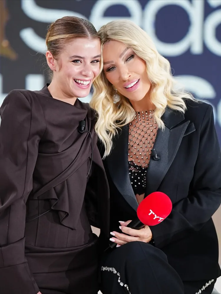 Seda Sayan gəlinini qonaq etdi