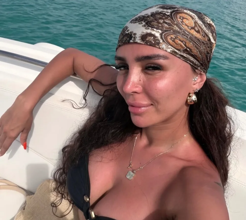 Renka Maldivdə dincəlir