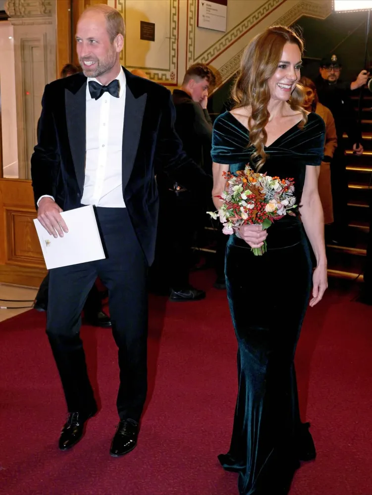 Şahzadə və xanımı qırmızı xalçada görüntüləndi