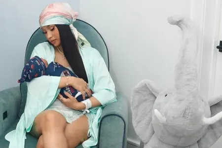 Kardi Bi ilk dəfə körpəsi ilə paylaşım etdi