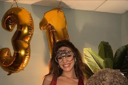 “Uzak şehir”in “Nare”si 31 yaşını belə qeyd edib