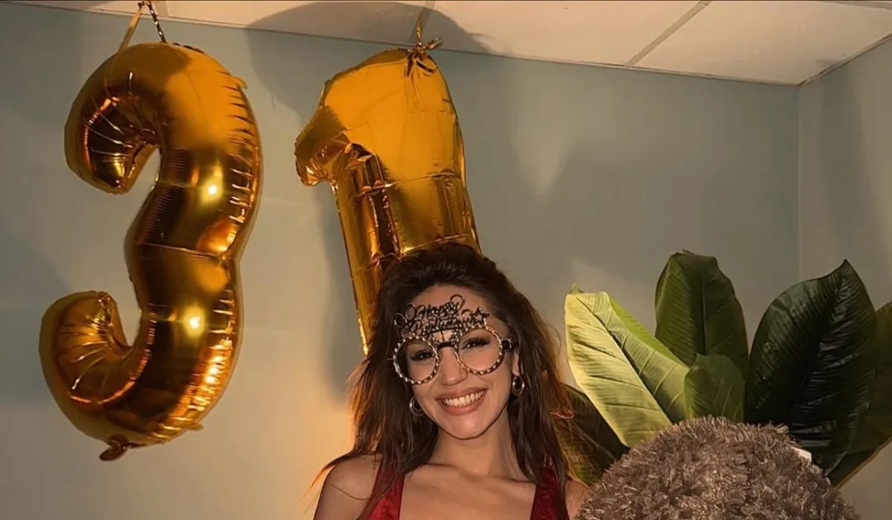 “Uzak şehir”in “Nare”si 31 yaşını belə qeyd edib