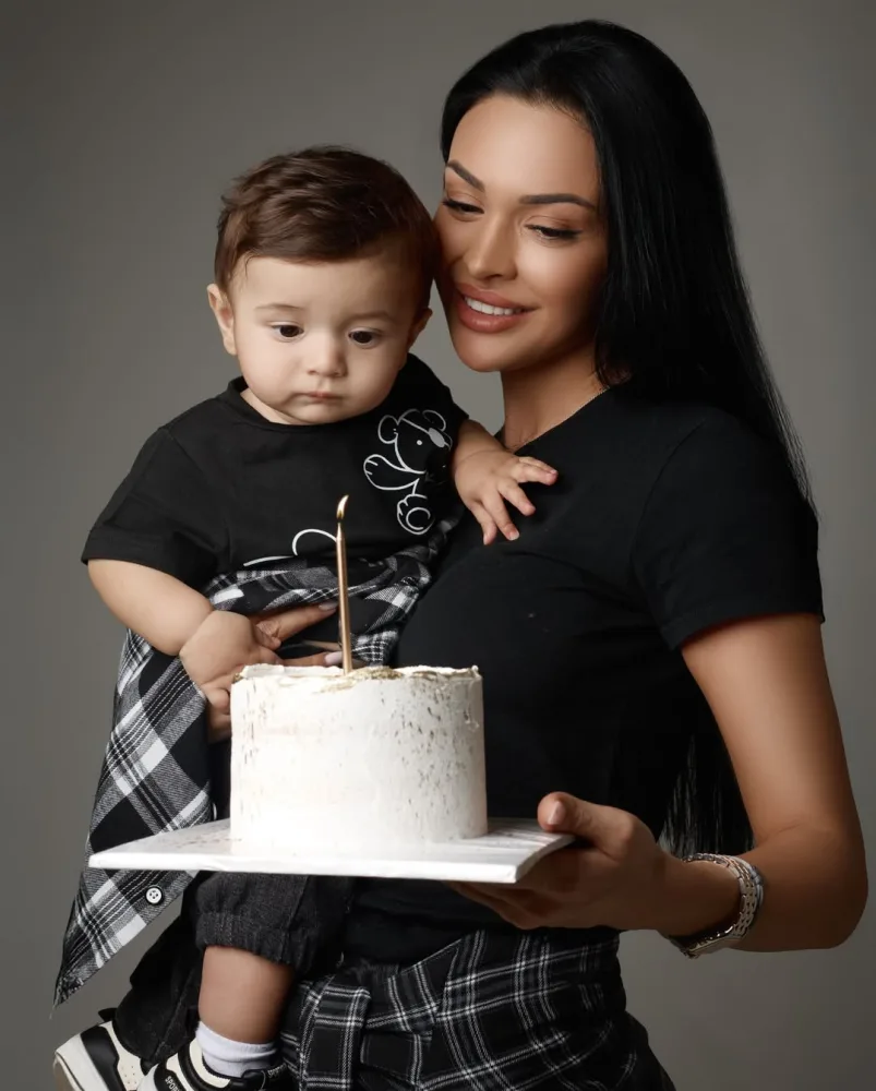 Razinin oğlunun 1 yaşı tamam oldu