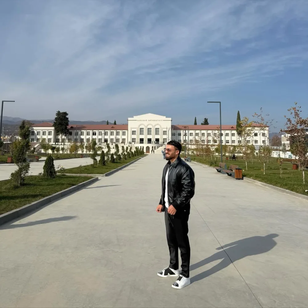 Zamiq Xankəndində “Cənnətim Qarabağ” oxudu