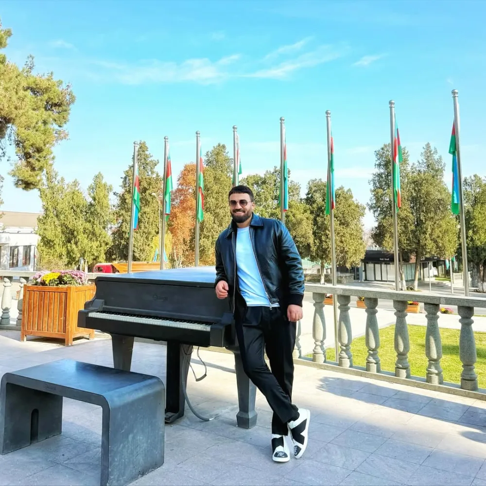 Zamiq Xankəndində “Cənnətim Qarabağ” oxudu