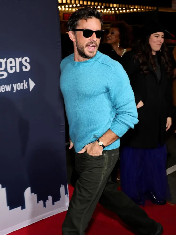 Conatan Beyli qırmızı xalçada görüntüləndi