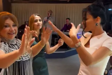 Razinin eks-qayınanası ilə səmimi anları