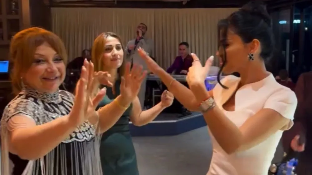 Razinin eks-qayınanası ilə səmimi anları